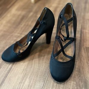 Marc Jacobs black pumps (like new)